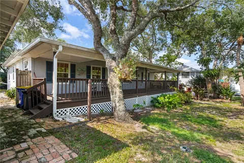 652 NE Stuart St, Jensen Beach, FL 34957 photo 1