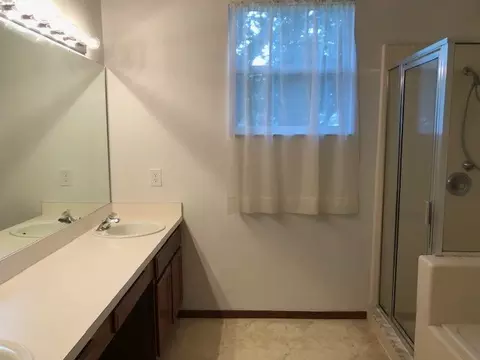 Bath - 1752 Sparkling Water Cir, Ocoee, FL 34761 photo 2 of 5