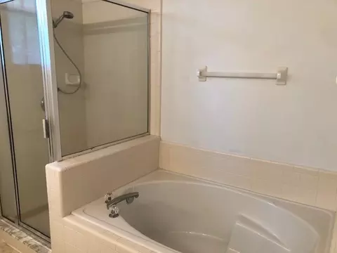 Bath - 1752 Sparkling Water Cir, Ocoee, FL 34761 photo 3 of 5