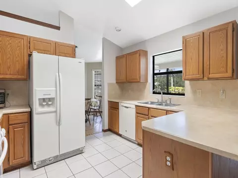 Kitchen - 3373 Lake View Cir, Melbourne, FL 32934 photo 2 of 4