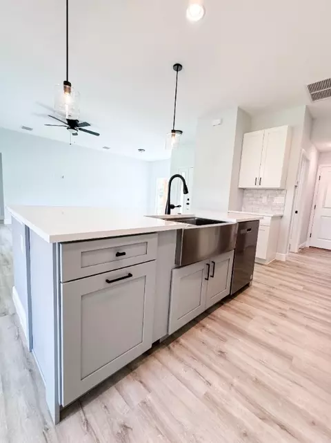 Kitchen - 7930 98th Ave, Vero Beach, FL 32967 photo 4 of 7