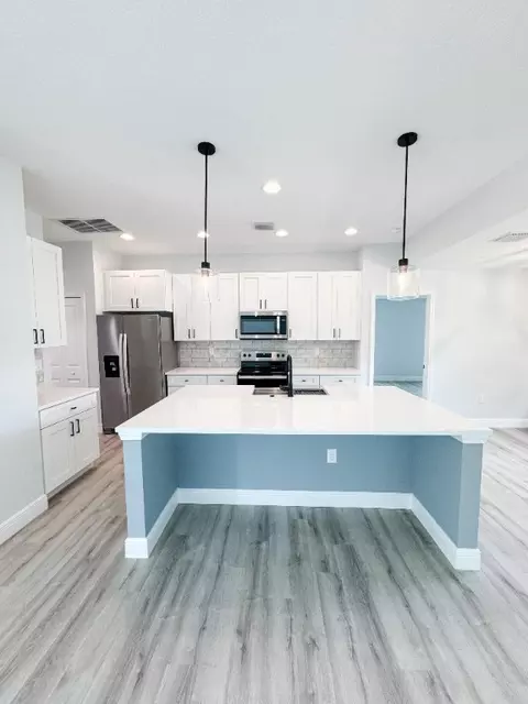Kitchen - 7930 98th Ave, Vero Beach, FL 32967 photo 1 of 7