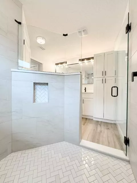 Bath - 7930 98th Ave, Vero Beach, FL 32967 photo 6 of 7