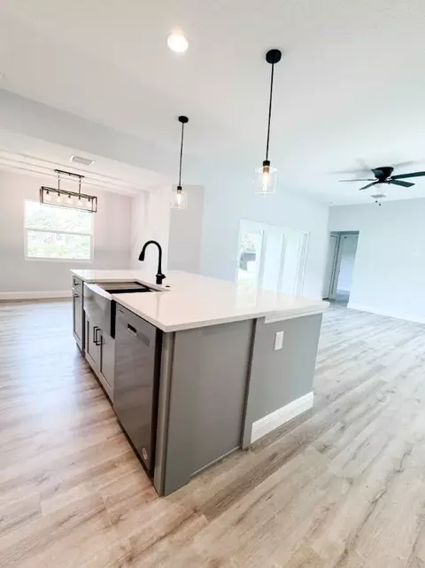 Kitchen - 7930 98th Ave, Vero Beach, FL 32967 photo 5 of 7