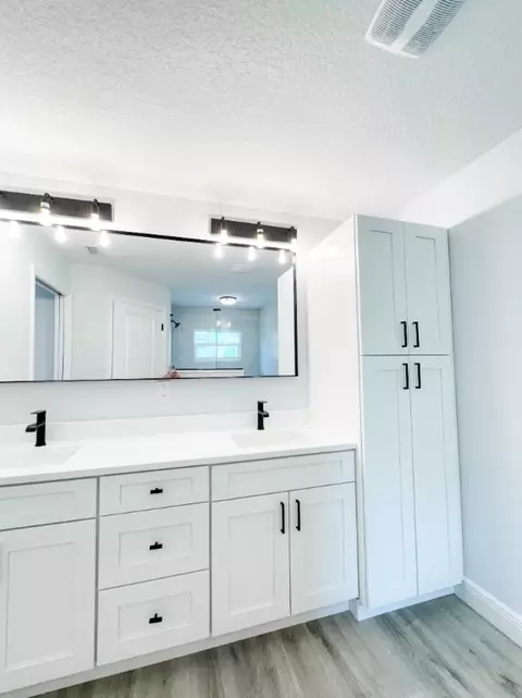 Bath - 7930 98th Ave, Vero Beach, FL 32967 photo 3 of 7