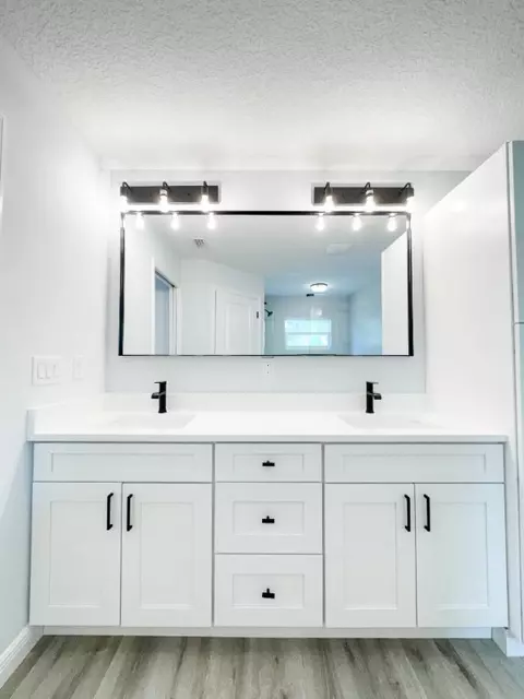 Bath - 7930 98th Ave, Vero Beach, FL 32967 photo 2 of 7