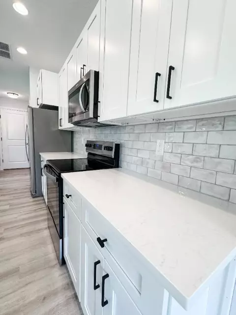 Kitchen - 7930 98th Ave, Vero Beach, FL 32967 photo 3 of 7
