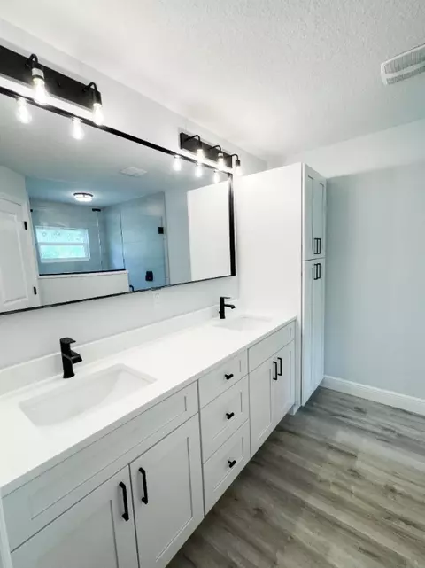 Bath - 7930 98th Ave, Vero Beach, FL 32967 photo 1 of 7