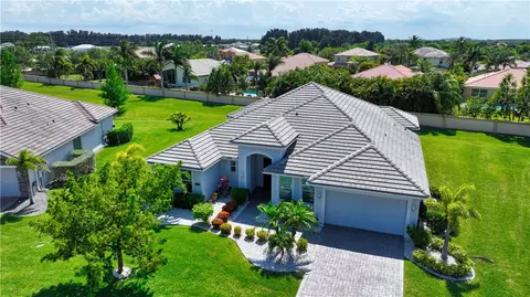 4725 Four Lakes Cir SW, Vero Beach, FL 32968