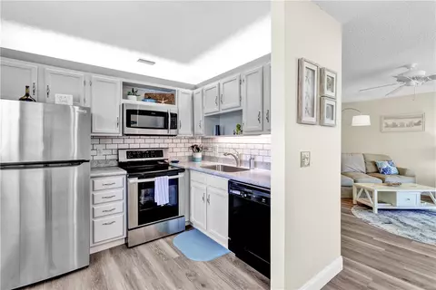 107 Spring Lake Ct #102, Vero Beach, FL 32962