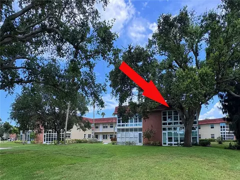 50 Woodland Dr #207, Vero Beach, FL 32962