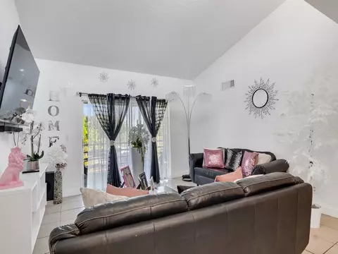 1555 14th Ave #209, Vero Beach, FL 32960
