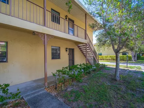 400 18th St #4, Vero Beach, FL 32960