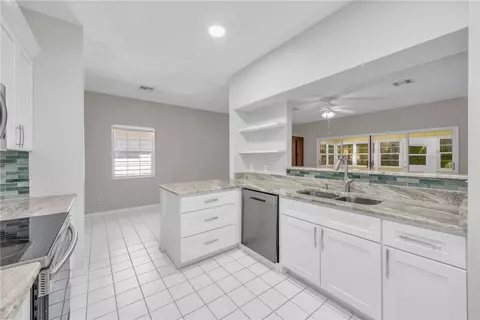 374 Hawthorne Ln, Vero Beach, FL 32962