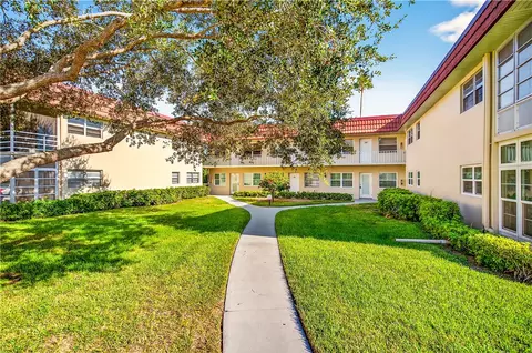 102 Royal Oak Dr #203, Vero Beach, FL 32962