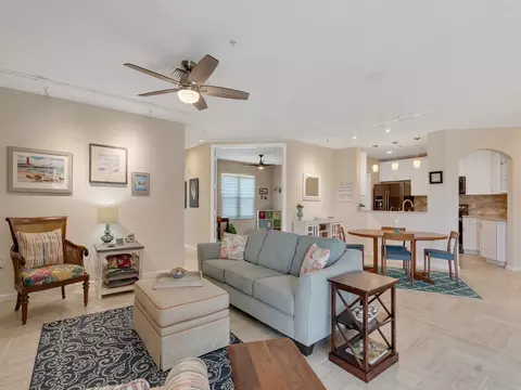 5020 Fairways Cir #J206, Vero Beach, FL 32967