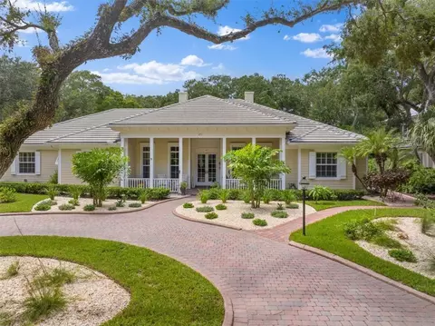 651 N Tomahawk Trl, Vero Beach, FL 32963