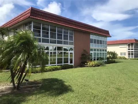 35 Pine Arbor Ln #201, Vero Beach, FL 32962