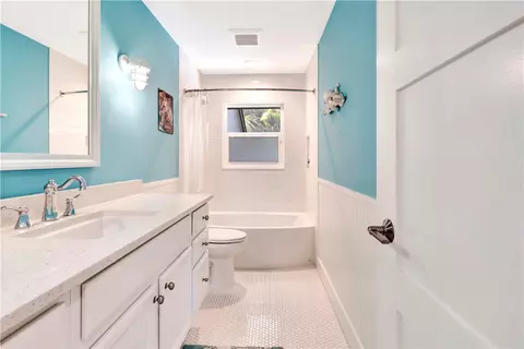 Bath - 3605 Eagle Dr, Vero Beach, FL 32963 photo 4 of 4