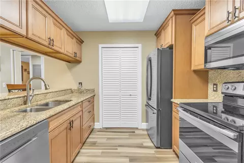 18 Plantation Dr #106, Vero Beach, FL 32966