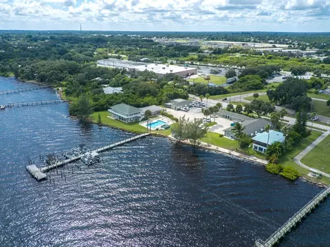412 Indian River Dr, Sebastian, FL 32958