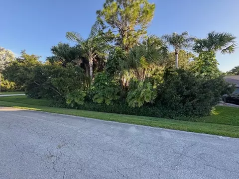 337 Mango Ave, Sebastian, FL 32958