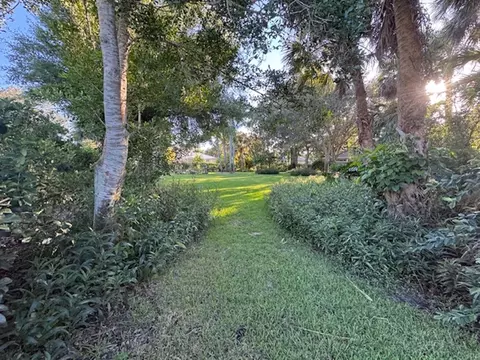 337 Mango Ave, Sebastian, FL 32958 photo 2
