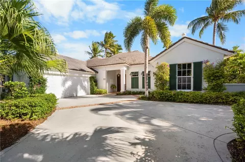 704 Grove Pl, Vero Beach, FL 32963