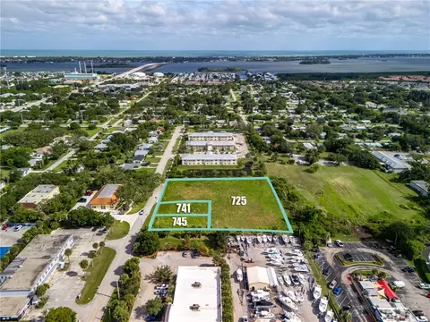 725 15th Pl, Vero Beach, FL 32960