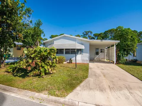 451 Egret Cir, Barefoot Bay, FL 32976