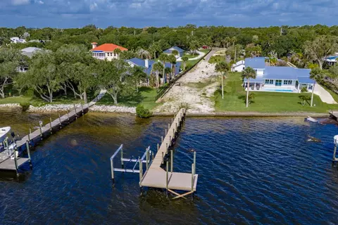 9680 Riverview Dr, Micco, FL 32976