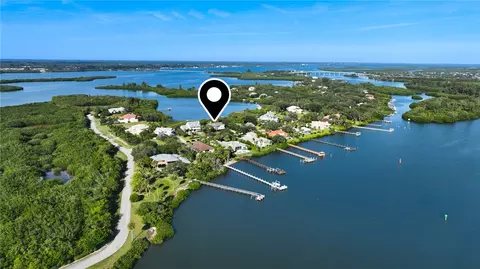 8525 Seacrest Dr, Vero Beach, FL 32963