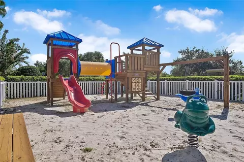 View/Area - 8280 Halbert Ln, Vero Beach, FL 32968 photo 4 of 7