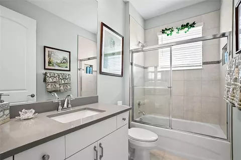 Bath - 8280 Halbert Ln, Vero Beach, FL 32968 photo 3 of 4