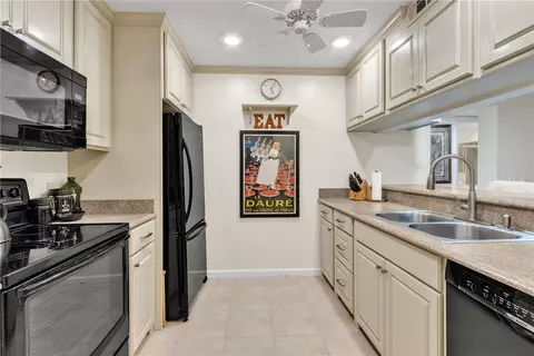 13 Plantation Dr #204, Vero Beach, FL 32966