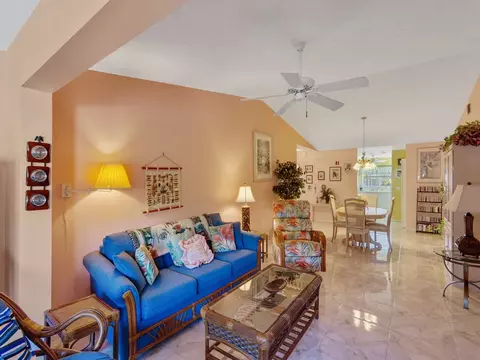 720 Lake Orchid Cir #207, Vero Beach, FL 32962