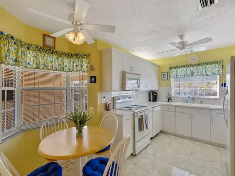 720 Lake Orchid Cir #207, Vero Beach, FL 32962