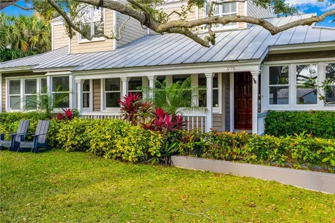 975 Riomar Dr, Vero Beach, FL 32963