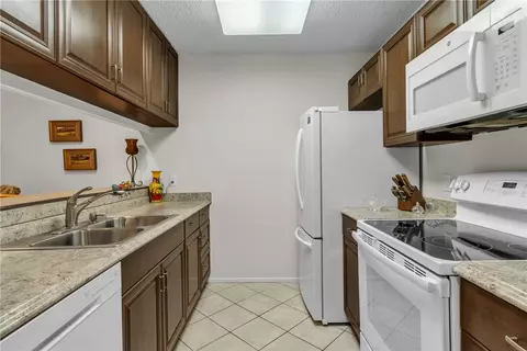 9 Plantation Dr #102, Vero Beach, FL 32966