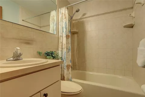 Bath - 2646 Burns Ave, Melbourne, FL 32935 photo 3 of 3