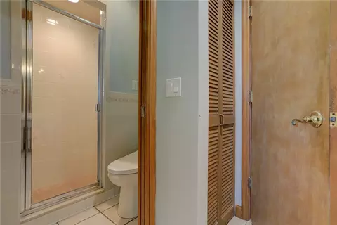 Bath - 2646 Burns Ave, Melbourne, FL 32935 photo 2 of 3