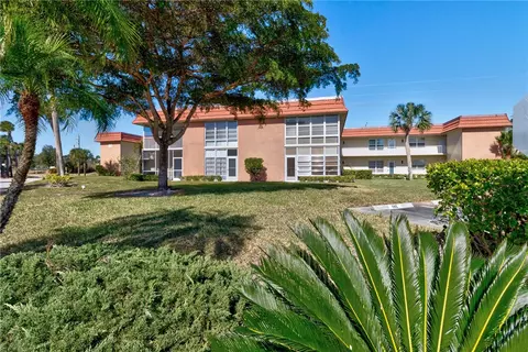 107 Spring Lake Ct #206, Vero Beach, FL 32962