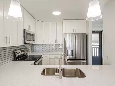 26 Plantation Dr #202, Vero Beach, FL 32966