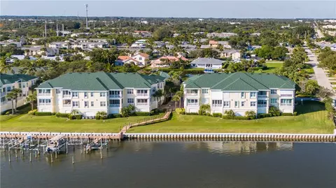 1910 Tarpon Ln #202, Vero Beach, FL 32960