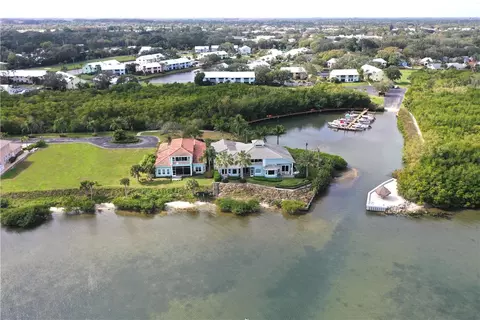 9518 Riverside Dr, Sebastian, FL 32958
