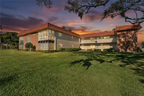 60 Woodland Dr #202, Vero Beach, FL 32962