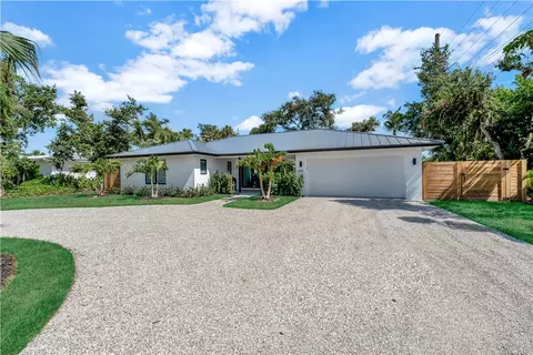 645 Flamevine Ln, Vero Beach, FL 32963