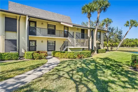 21 Plantation Dr #205, Vero Beach, FL 32966