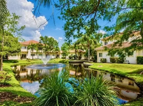 504 7th Sq #201, Vero Beach, FL 32962