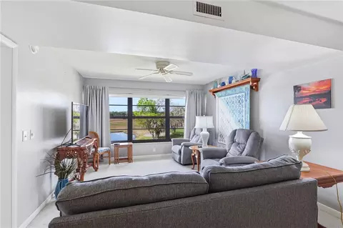 35 Plantation Dr #201, Vero Beach, FL 32966